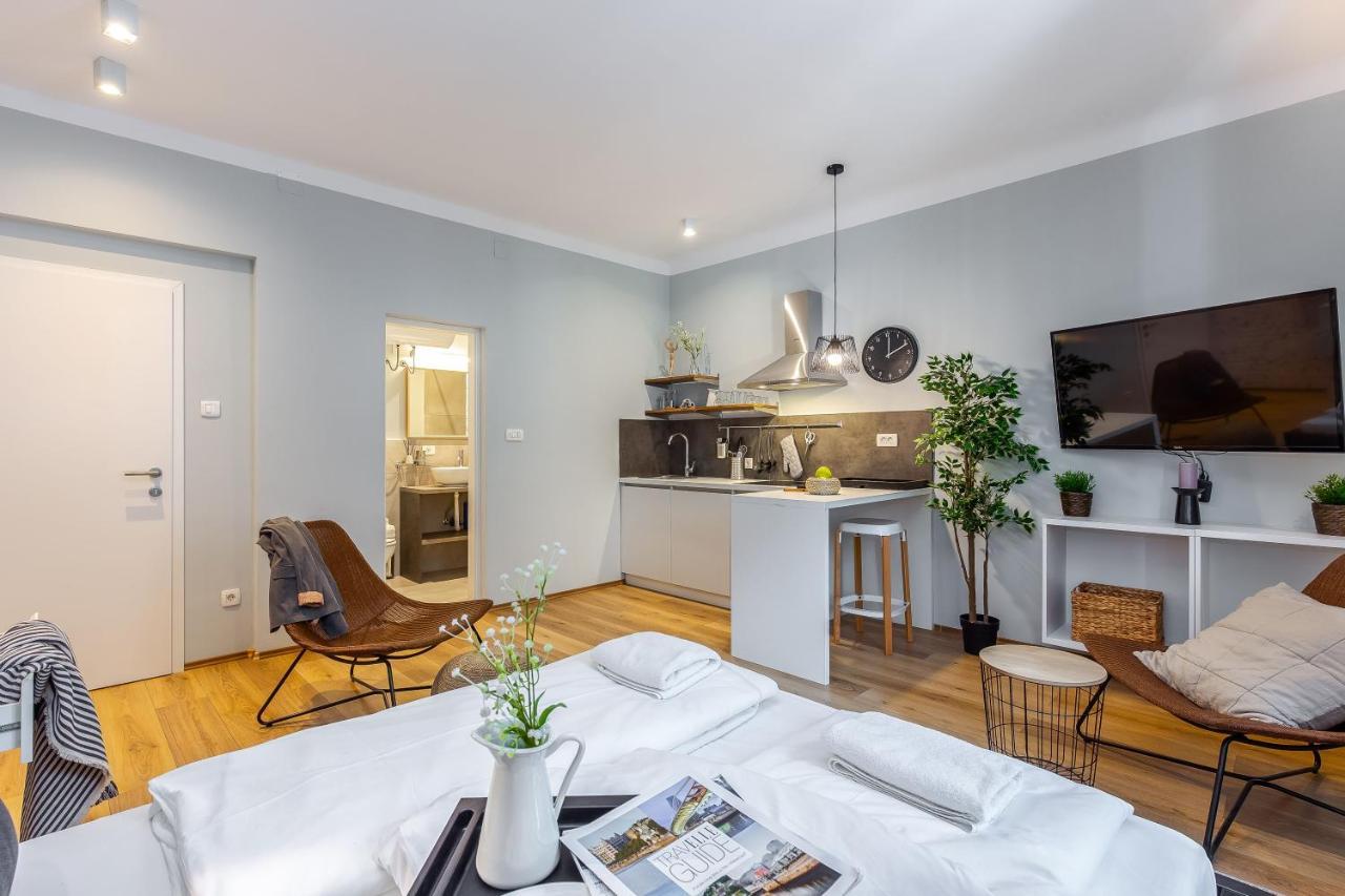 Adria Square Studios Rijeka Eksteriør billede